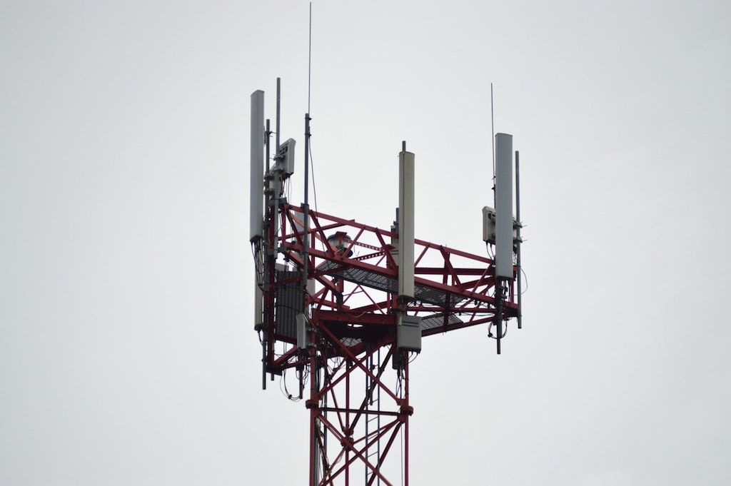 Selecting a Receiving Antenna for your Mobile Booster