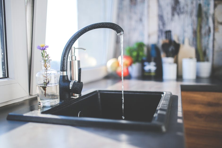 How to Choose a Kitchen Faucet: A Homeowner’s Guide