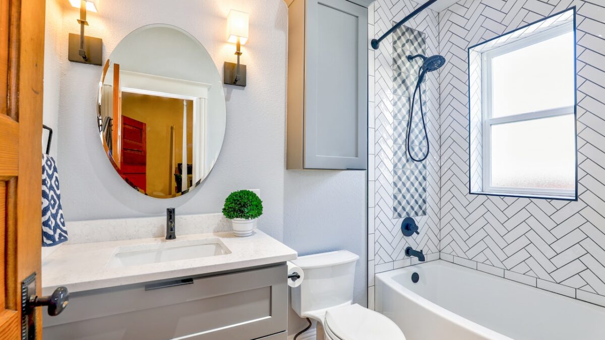 5 Essential Tips for Remodeling a Small Bathroom