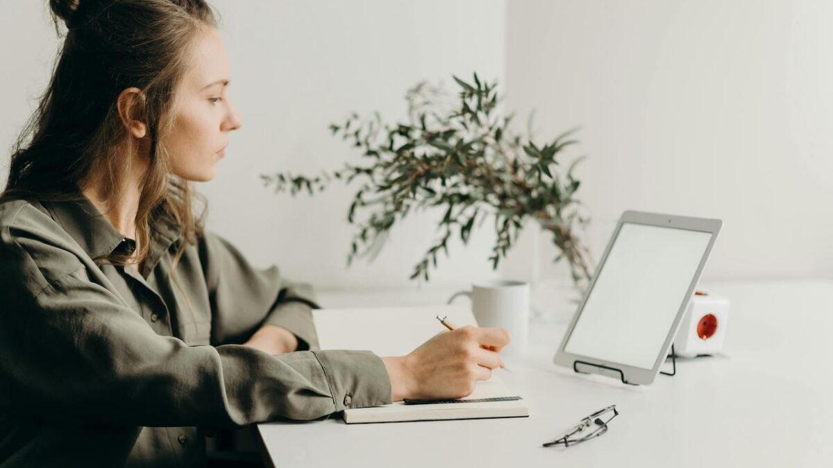 Boost Your Productivity: How Online Editor Can Save You Time Editing Documents