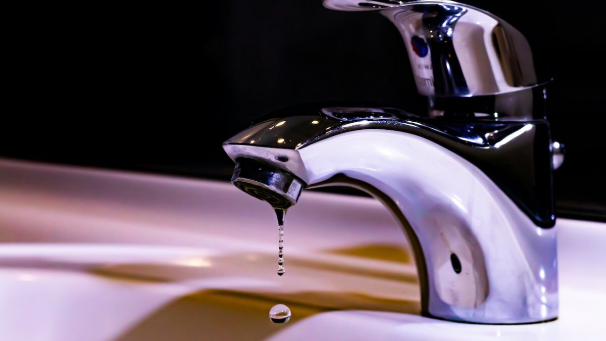 5 Reasons to Invest in Emergency Plumbing Services