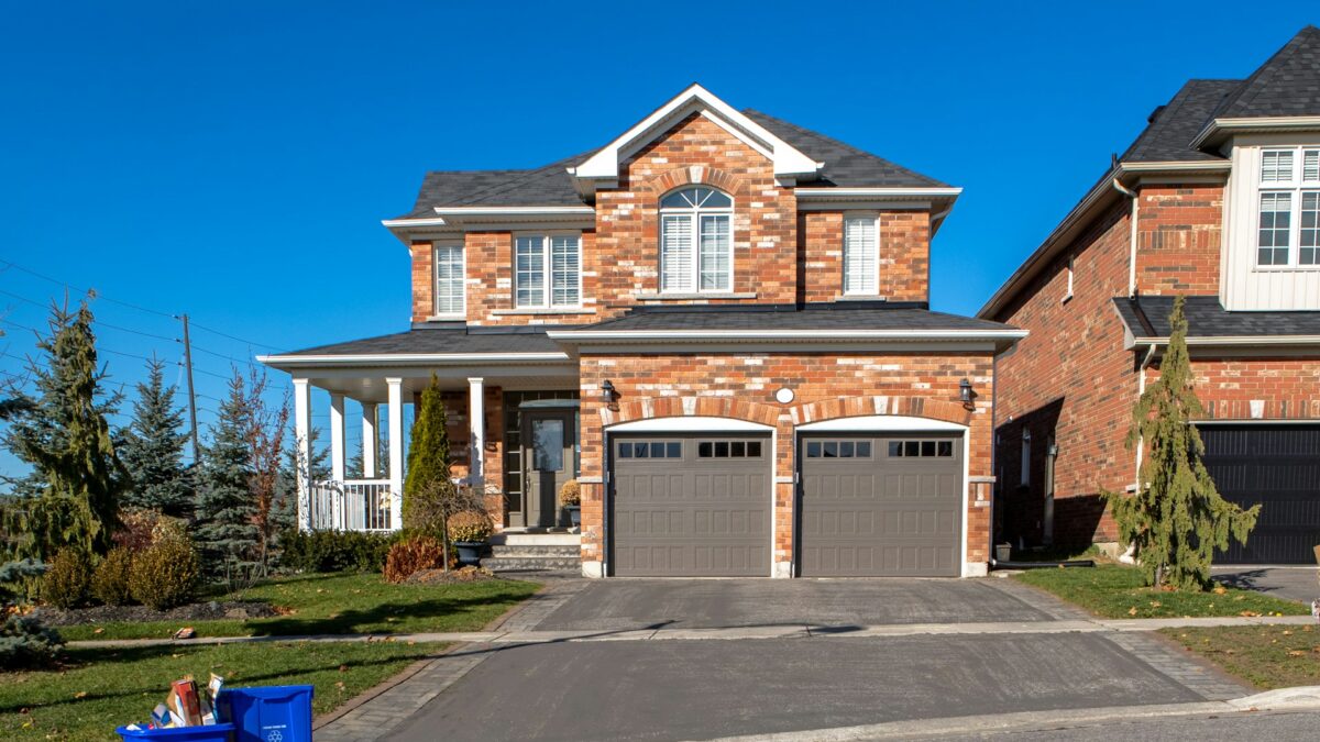 The Ultimate Guide to Choosing the Two-Story Garages For Your Home