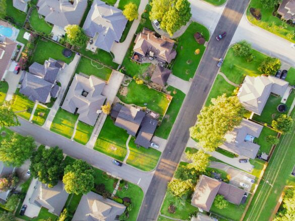 What to Look for When Choosing a Neighborhood for Your New Home