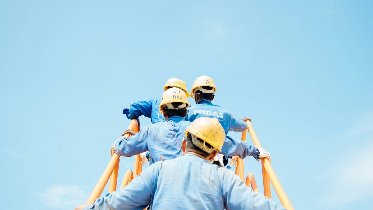 Safe and Efficient Solutions for Crossing Obstacles in Industrial Workspaces